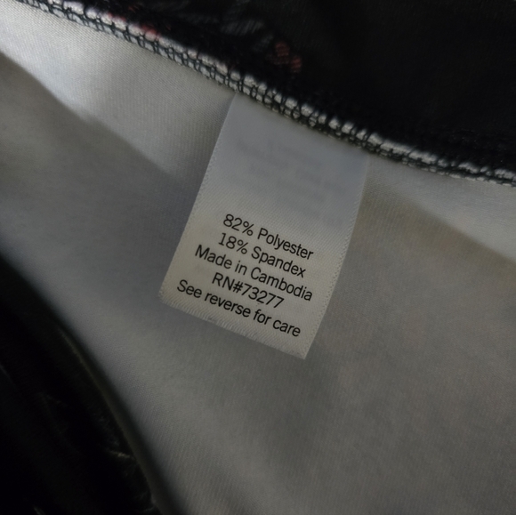 SO - Women's Black Athletic Leggings With Lavender Floral Details. Size - M - Picture 9 of 9